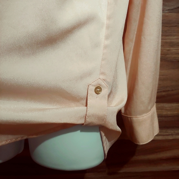 🎉🛍 Calvin Klein light pink button down blouse with gold buttons - Picture 5 of 8